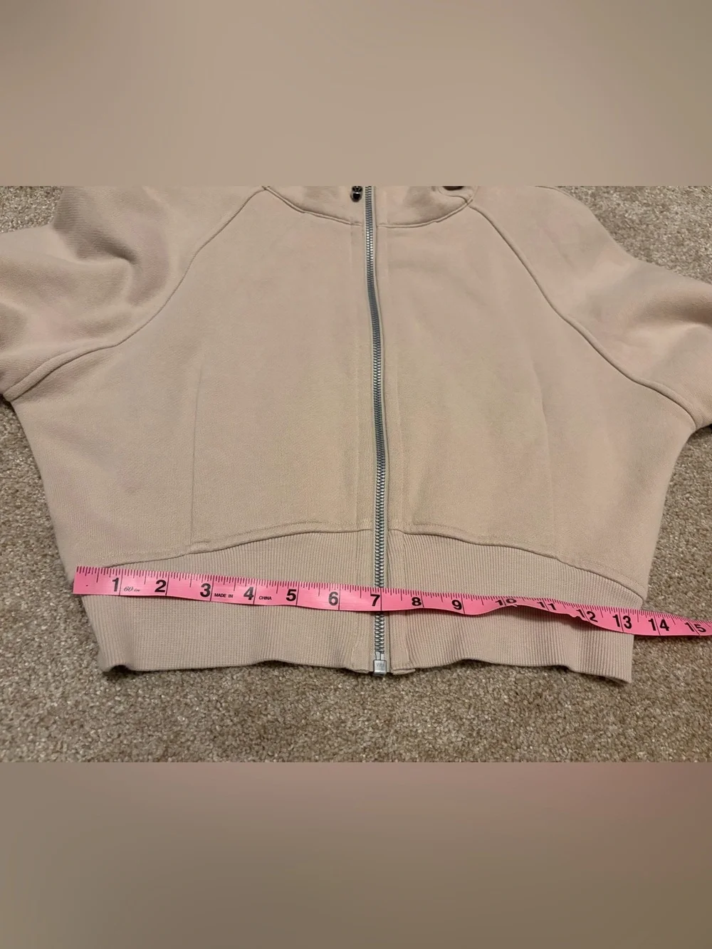 Lululemon Scuba Cropped Hoodie / Size 8 / Mojave Tan